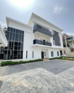6 BEDROOM DETACHED VICTORY PARK