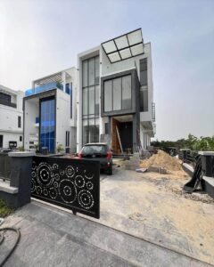 5 BEDROOM DETACHED HOME VICTORY PARK